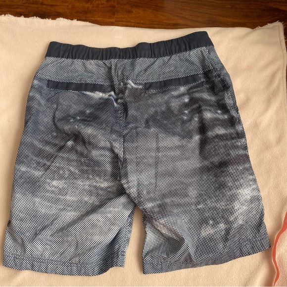 Lululemon Commission Short 9” Mesh - Picture 8 of 8